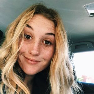 Meet your Posher, Chloe